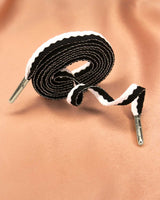 Lacets noir et blanc