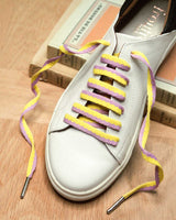 Lacets jaune et violet