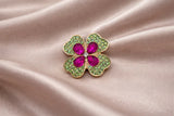 Bijou de bouton / pin's Trèfle Rose